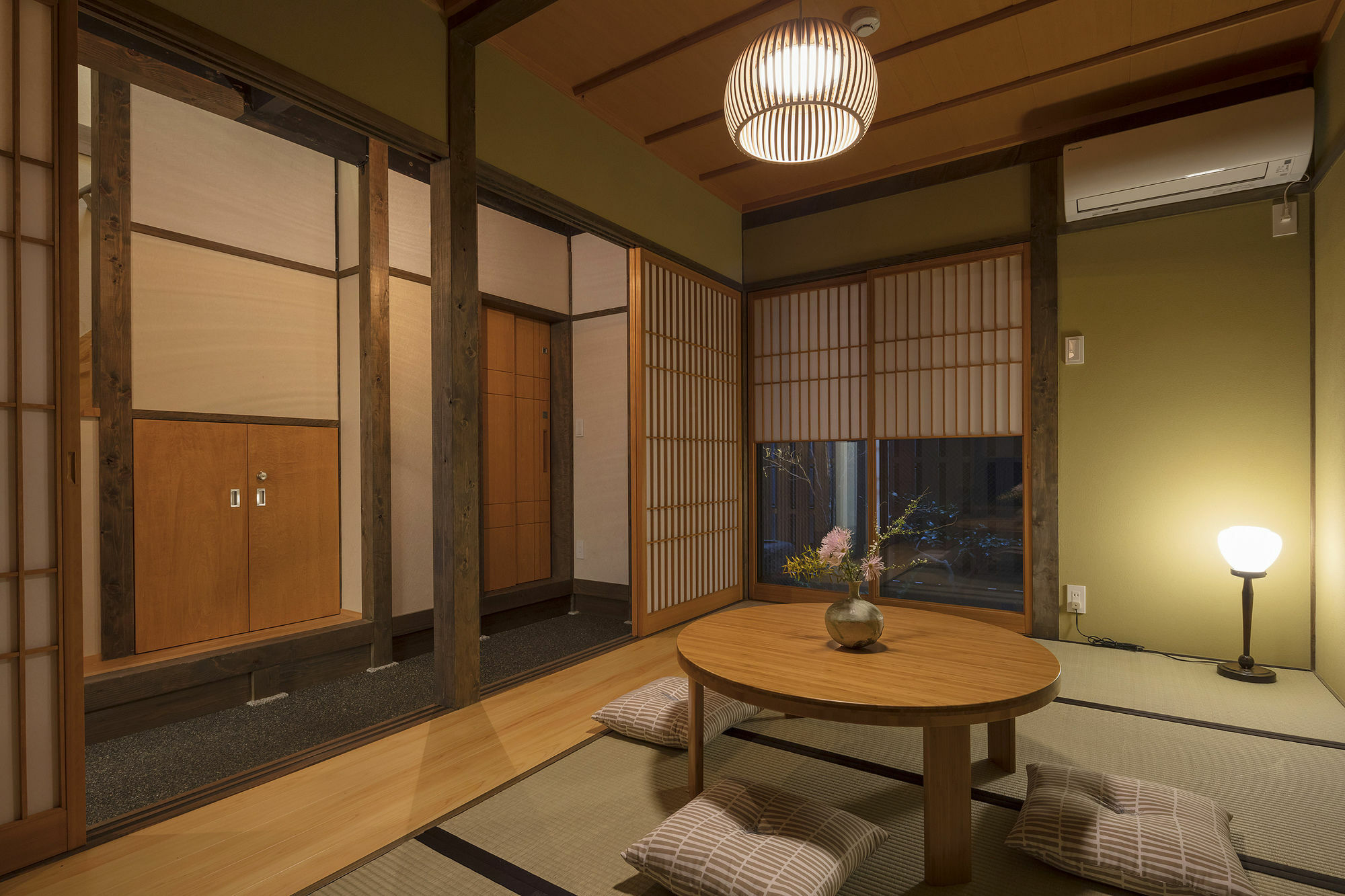 Вилла Yoshimigura Machiya House Киото Экстерьер фото