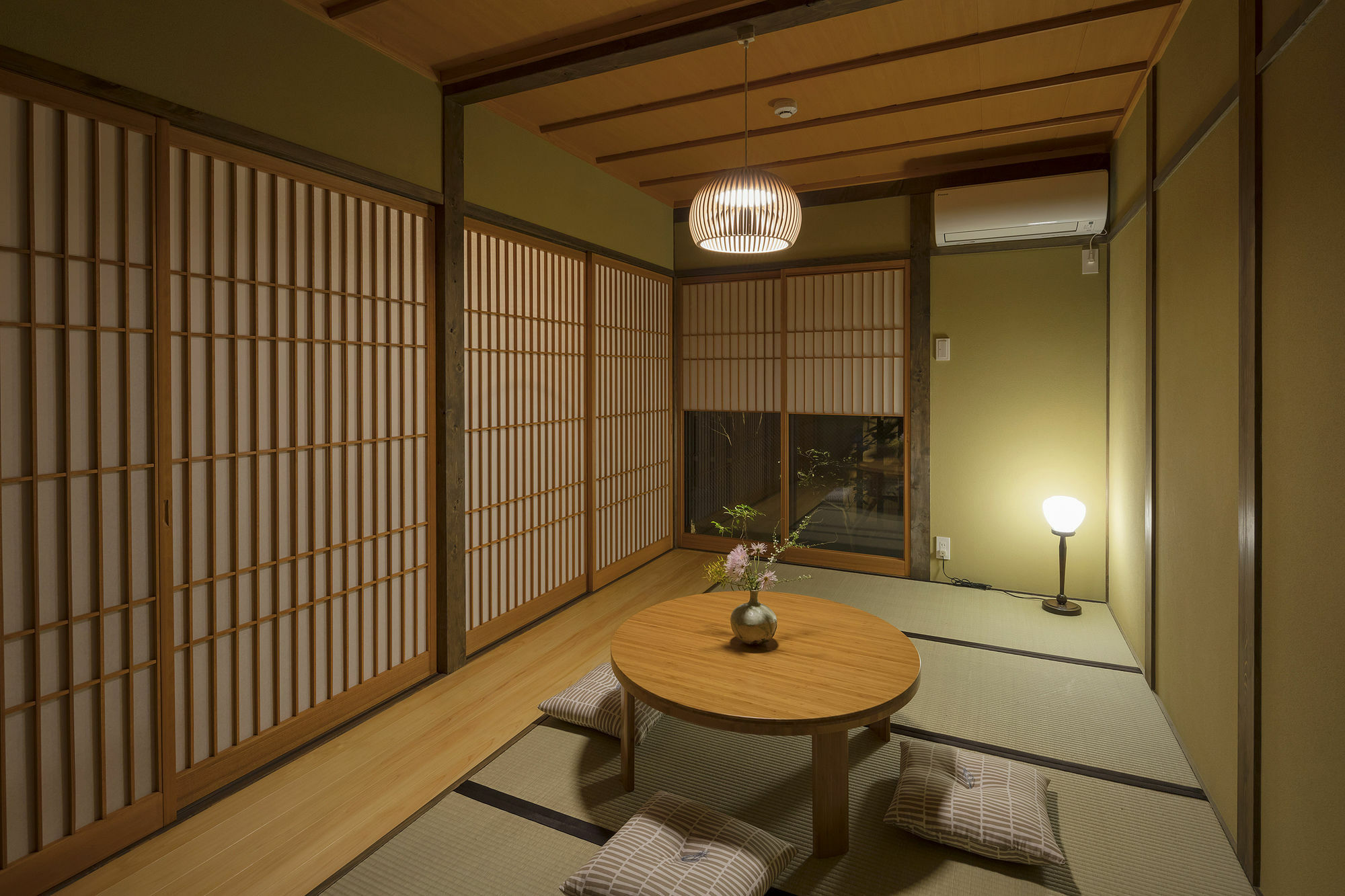 Вилла Yoshimigura Machiya House Киото Экстерьер фото